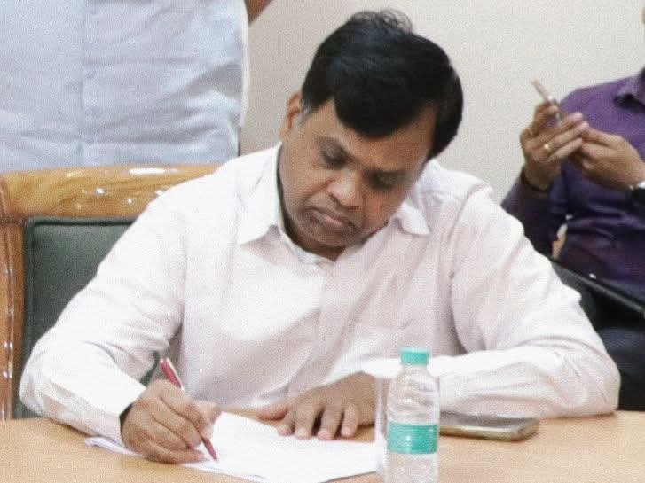 रीवा कलेक्टर की बड़ी कार्रवाई: लापरवाही पर 3 तहसीलदारों को कारण बताओ नोटिस जारी 1 रीवा कलेक्टर की बड़ी कार्रवाई: लापरवाही पर 3 तहसीलदारों को कारण बताओ नोटिस जारी | New India Times