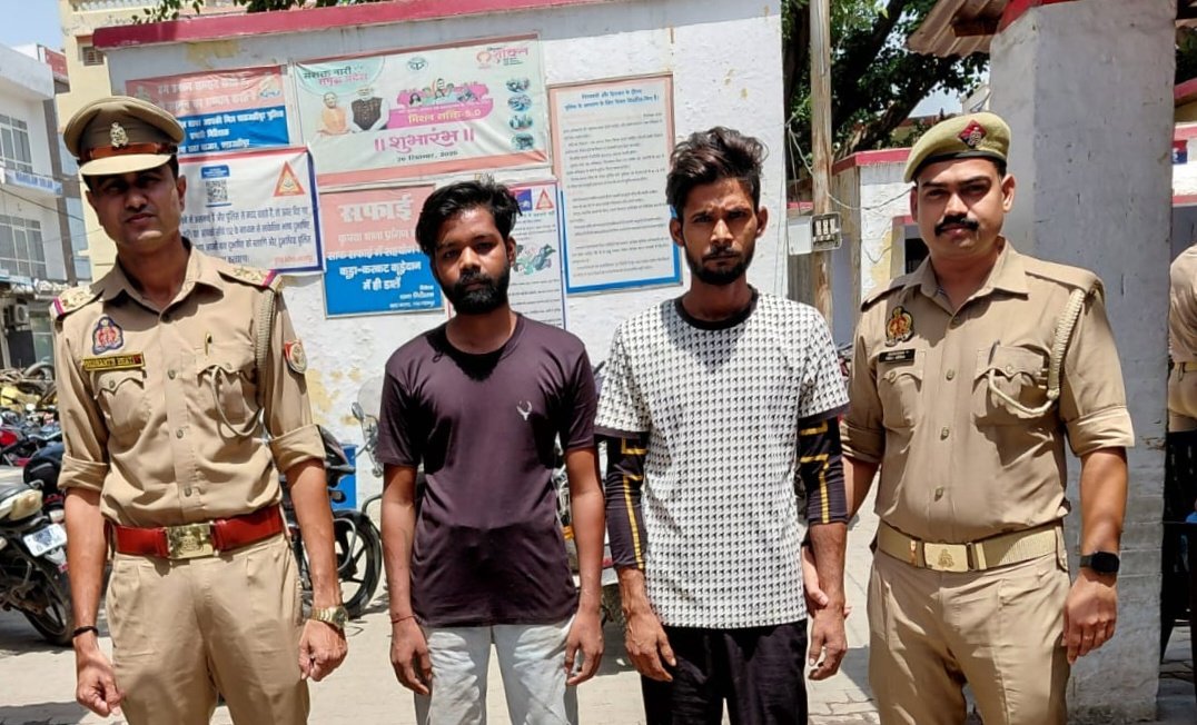 लाइसेंसी शराब दुकान में लाखों की चोरी का पर्दाफाश, दो आरोपी गिरफ्तार 1 लाइसेंसी शराब दुकान में लाखों की चोरी का पर्दाफाश, दो आरोपी गिरफ्तार | New India Times