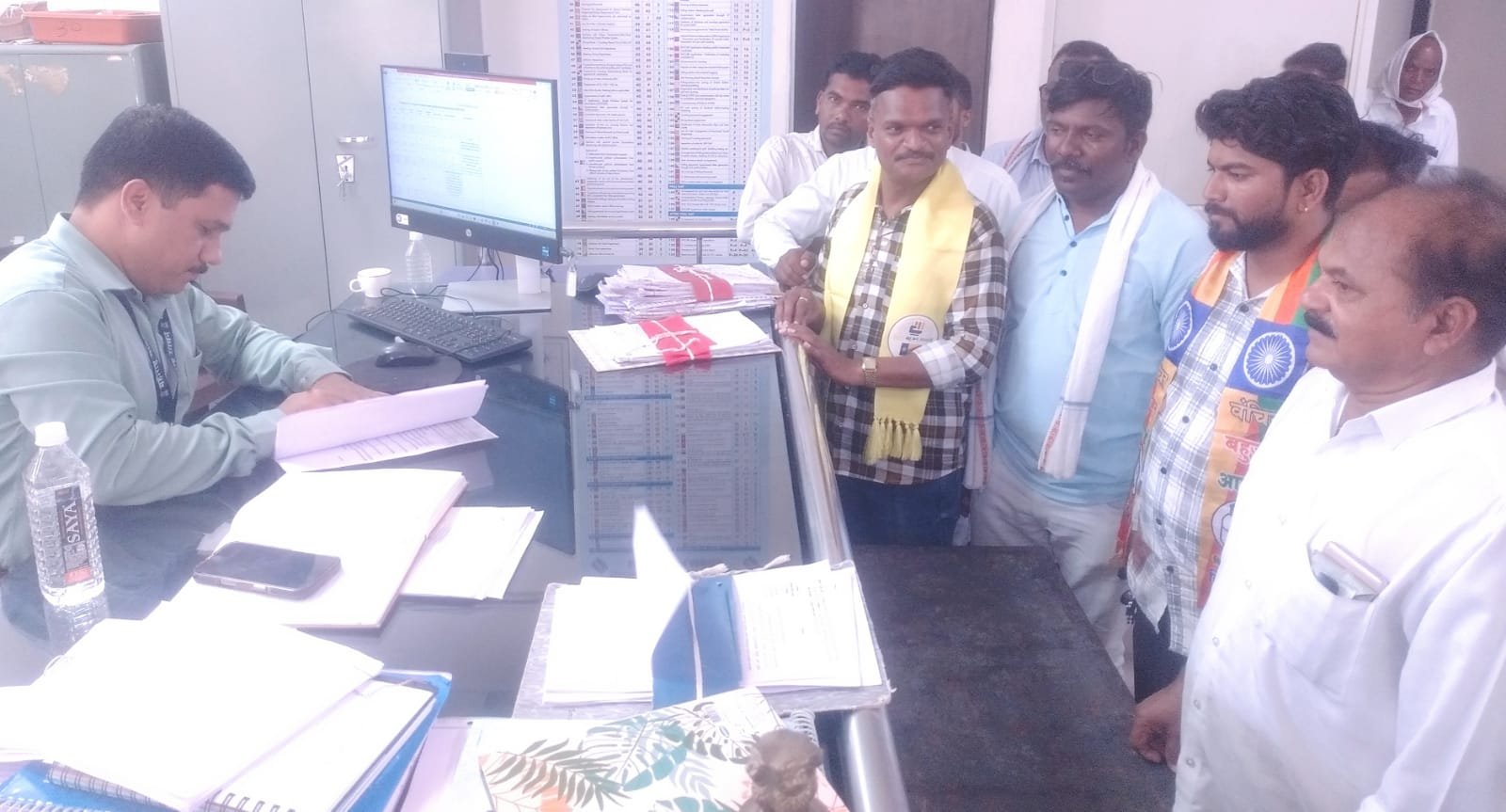 पुलिस के छापे में पकड़े गए मवेशी : थ्रिल पैदा करने में गोदी पत्रकार फेल 1 पुलिस के छापे में पकड़े गए मवेशी : थ्रिल पैदा करने में गोदी पत्रकार फेल | New India Times