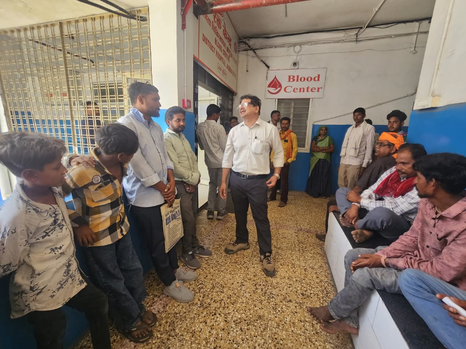 रक्तदान महादान: सीएमएचओ डॉ. बघेल ने जिला अस्पताल में लोगों को किया जागरूक 1 रक्तदान महादान: सीएमएचओ डॉ. बघेल ने जिला अस्पताल में लोगों को किया जागरूक | New India Times