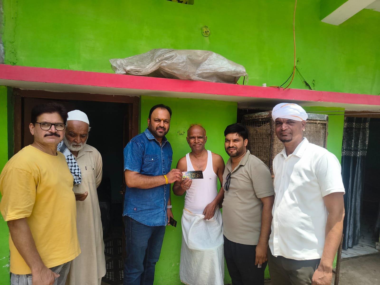 दतलावादी में ईद पर कौमी एकता की मिसाल, ‘मन की बात’ का हुआ सामूहिक श्रवण | New India Times