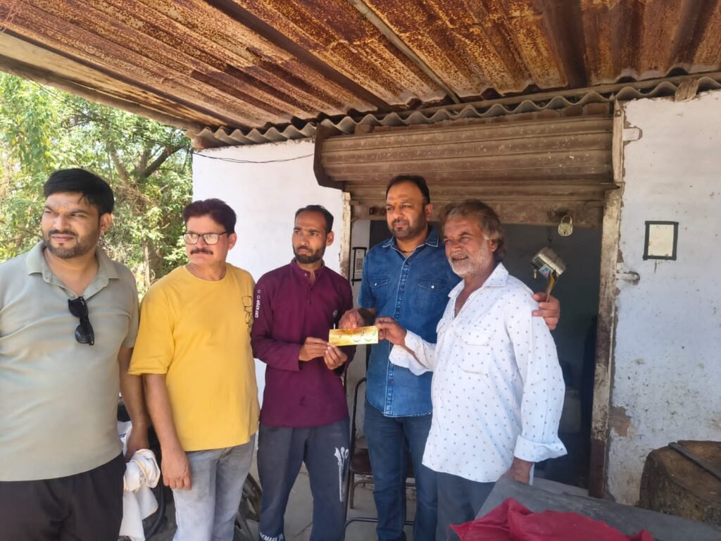 दतलावादी में ईद पर कौमी एकता की मिसाल, ‘मन की बात’ का हुआ सामूहिक श्रवण | New India Times