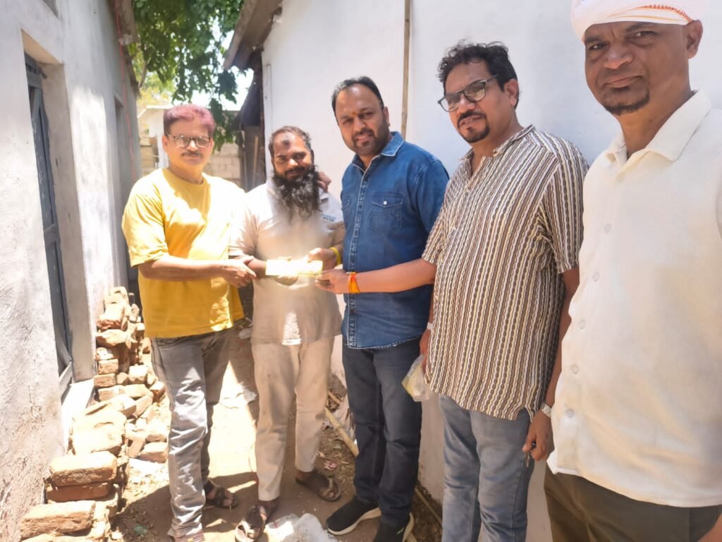 दतलावादी में ईद पर कौमी एकता की मिसाल, ‘मन की बात’ का हुआ सामूहिक श्रवण | New India Times