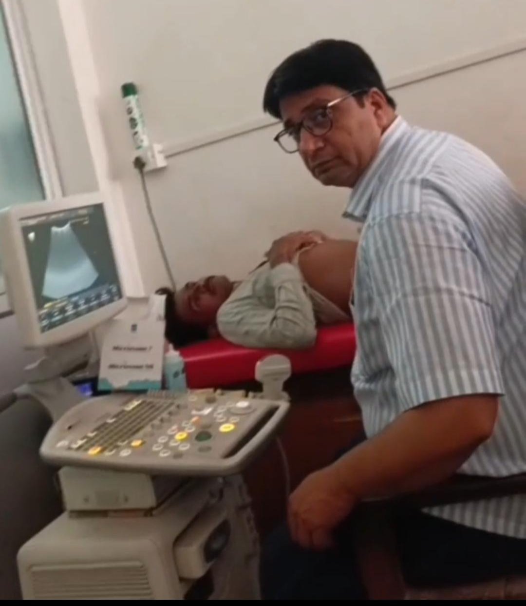 मौत की मशीनें: बिना विशेषज्ञ चल रहे अल्ट्रासाउंड केंद्र, स्टिंग ऑपरेशन में बड़ा खुलासा 1 मौत की मशीनें: बिना विशेषज्ञ चल रहे अल्ट्रासाउंड केंद्र, स्टिंग ऑपरेशन में बड़ा खुलासा | New India Times