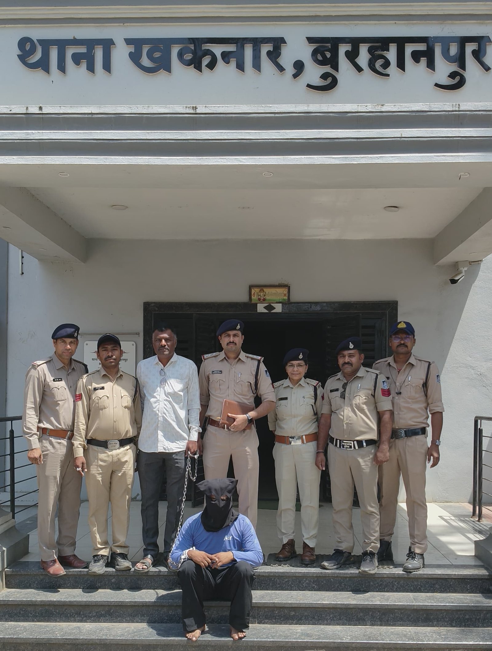 खकनार पुलिस की बड़ी कार्रवाई: अंतर्राज्यीय अवैध हथियार तस्कर गिरफ्तार, 7 देशी पिस्टल व मैगजीन बरामद | New India Times