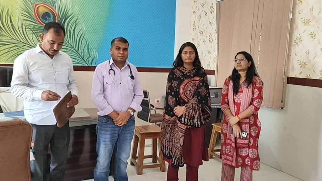 जुन्नारदेव स्वास्थ्य केंद्र में बड़ी लापरवाही: ड्यूटी से गायब मिले दो डॉक्टर, मरीजों की लंबी कतार से चरमराई व्यवस्था | New India Times
