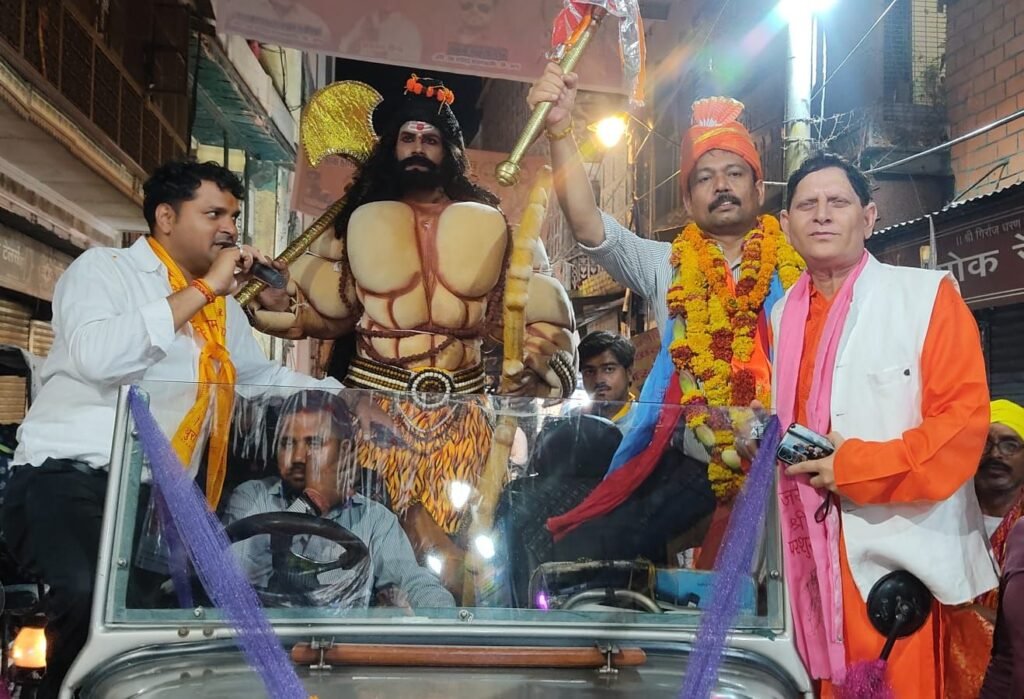 मथुरा में अलंकार अग्निहोत्री का भव्य स्वागत, परशुराम शोभायात्रा में हुए शामिल | New India Times