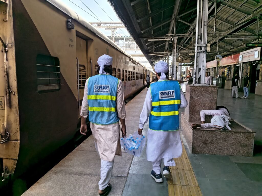 भीषण गर्मी में राहत: भुसावल में मुफ्त ठंडे पानी का स्टॉल शुरू, GNRF की पहल, बस व रेलवे स्टेशन के पास यात्रियों को मिल रही है राहत | New India Times
