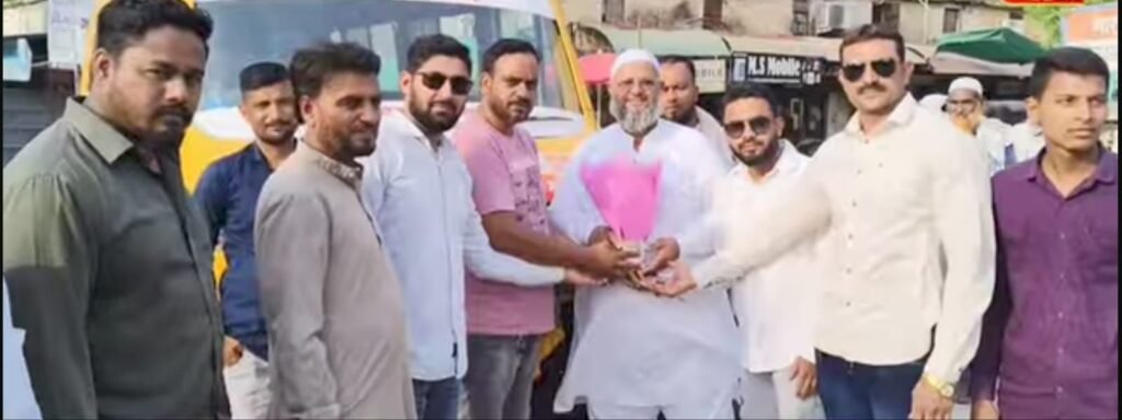 हज यात्रा से पहले इलियास शेख ने मुस्लिम समाज को सौंपा नि:शुल्क जनाजा वाहन 2 हज यात्रा से पहले इलियास शेख ने मुस्लिम समाज को सौंपा नि:शुल्क जनाजा वाहन | New India Times