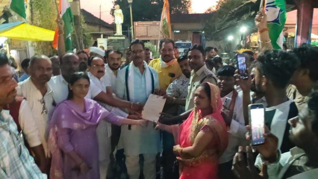 देवरी में कांग्रेस की विशाल विधानसभा स्तरीय बैठक सम्पन्न, जनहित मुद्दों पर घेरा सरकार को 3 देवरी में कांग्रेस की विशाल विधानसभा स्तरीय बैठक सम्पन्न, जनहित मुद्दों पर घेरा सरकार को | New India Times