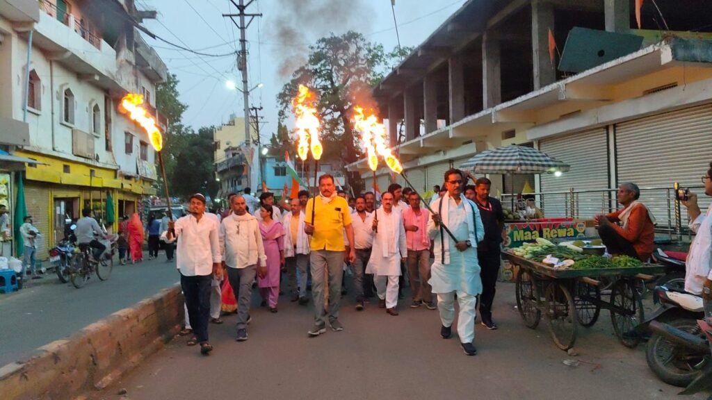 देवरी में कांग्रेस की विशाल विधानसभा स्तरीय बैठक सम्पन्न, जनहित मुद्दों पर घेरा सरकार को 2 देवरी में कांग्रेस की विशाल विधानसभा स्तरीय बैठक सम्पन्न, जनहित मुद्दों पर घेरा सरकार को | New India Times