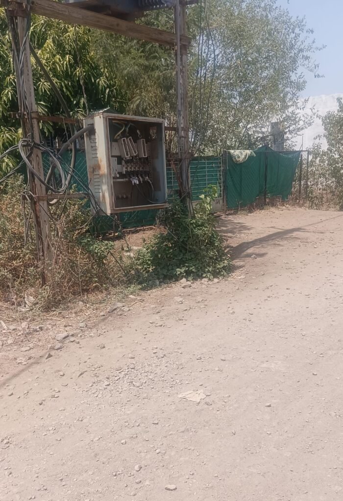 स्कूल के पास खुला ट्रांसफॉर्मर बना खतरा, अयान कॉलोनी में हादसे की आशंका | New India Times