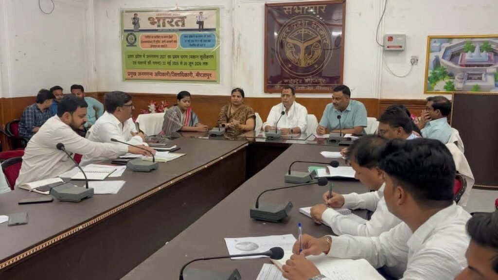 मिर्जापुर में बिजली व्यवस्था पर DM सख्त, लापरवाही पर अधिकारियों को निलंबन की चेतावनी, ग्रामीण इलाकों को प्राथमिकता देने के निर्देश | New India Times