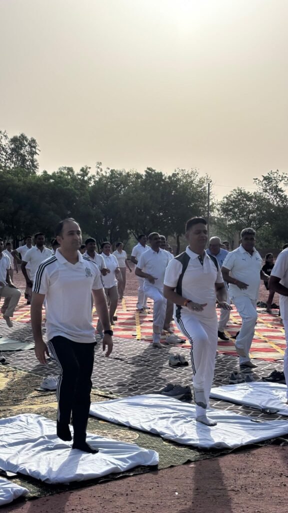 धौलपुर में ‘संडे ऑन साइकिल’ अभियान: एसपी विकास सांगवान के नेतृत्व में योग, जुम्बा व साइकिल रैली का आयोजन 2 धौलपुर में ‘संडे ऑन साइकिल’ अभियान: एसपी विकास सांगवान के नेतृत्व में योग, जुम्बा व साइकिल रैली का आयोजन | New India Times