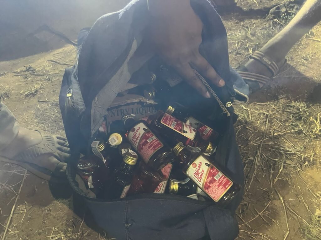 दमुआ पुलिस की बड़ी कार्रवाई: 62 लीटर अवैध शराब के साथ आरोपी गिरफ्तार, साथी फरार 2 दमुआ पुलिस की बड़ी कार्रवाई: 62 लीटर अवैध शराब के साथ आरोपी गिरफ्तार, साथी फरार | New India Times
