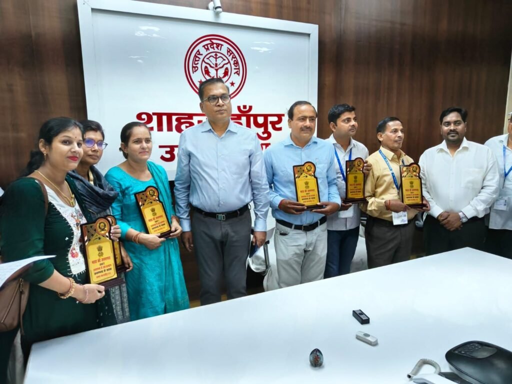 शाहजहांपुर बना यूपी में अव्वल: 40 प्रगणकों को डीएम ने किया सम्मानित 2 शाहजहांपुर बना यूपी में अव्वल: 40 प्रगणकों को डीएम ने किया सम्मानित | New India Times