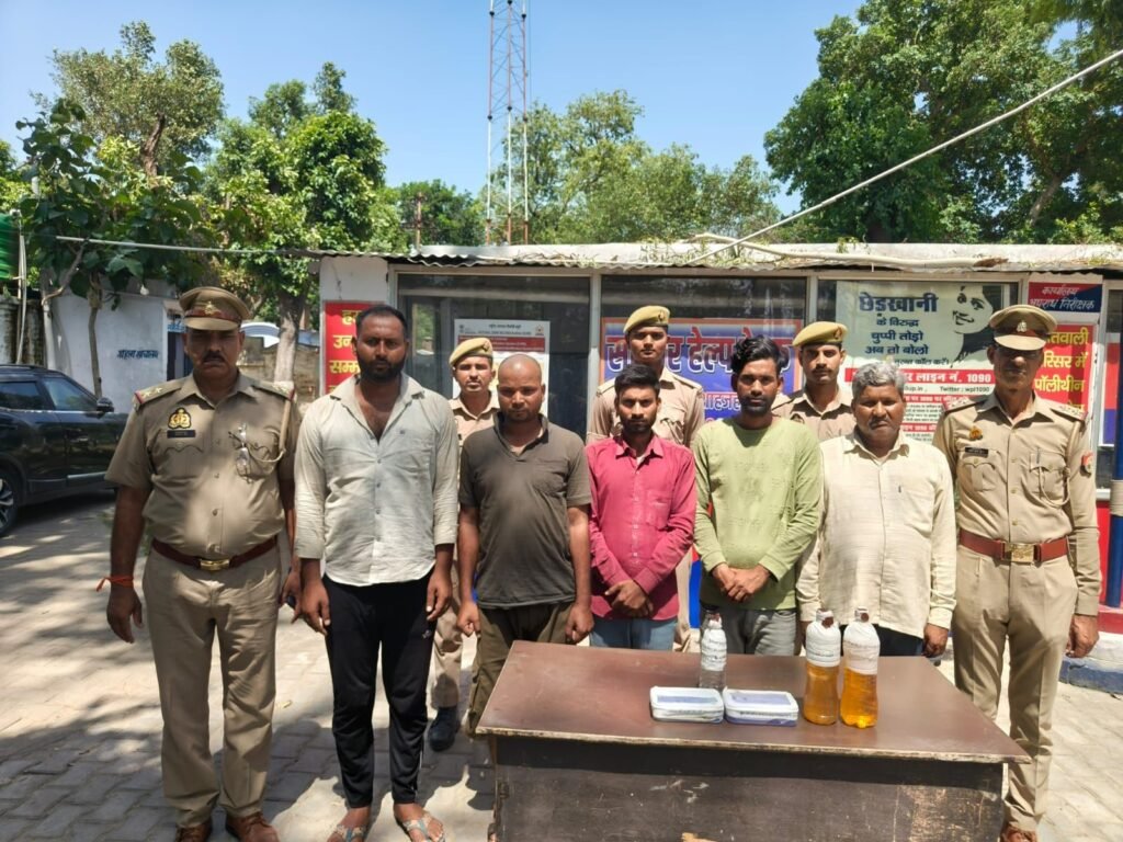 फर्जी पेट्रोल पंप का भंडाफोड़: नकली डीजल-पेट्रोल बेचने वाले 5 आरोपी गिरफ्तार 2 फर्जी पेट्रोल पंप का भंडाफोड़: नकली डीजल-पेट्रोल बेचने वाले 5 आरोपी गिरफ्तार | New India Times