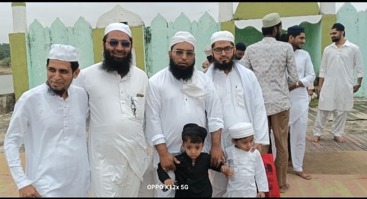 ईद-उल-जुहा पर देखी गई भाईचारे की मिसाल, गले मिलकर दी गई मुबारकबाद, अमन-चैन की मांगी गई दुआएं | New India Times
