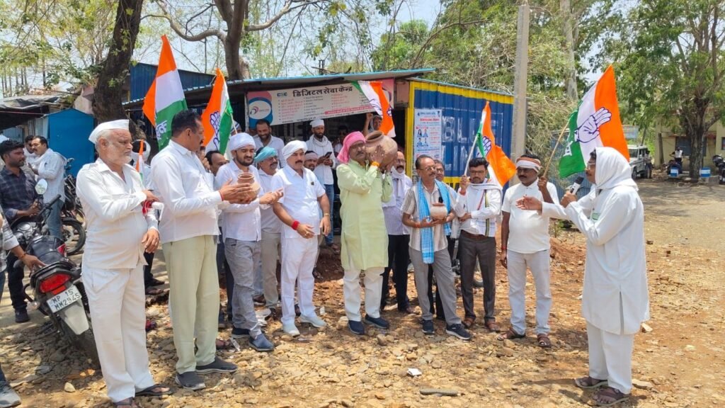 देवरी में कांग्रेस का ‘हल्ला बोल’: बिजली, पानी व कानून व्यवस्था को लेकर विद्युत मंडल कार्यालय का किया गया घेराव | New India Times