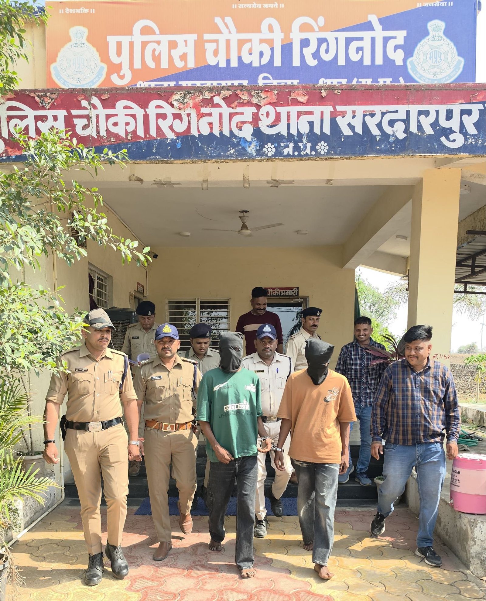 दिनदहाड़े लूट का खुलासा: सरदारपुर पुलिस ने 2 आरोपियों को किया गिरफ्तार, 1.61 लाख का मश्रुका बरामद | New India Times
