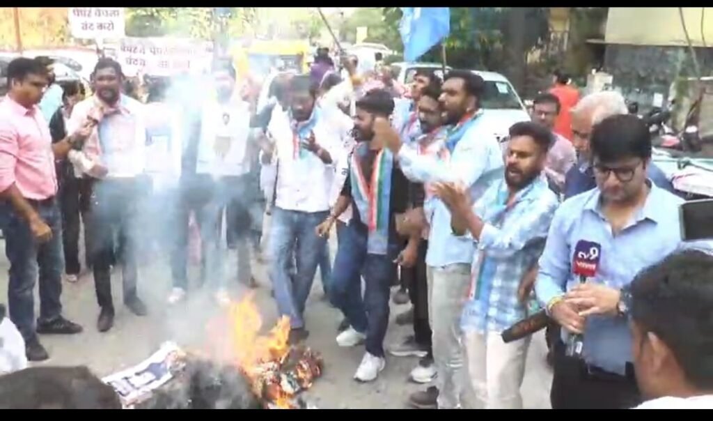 नीट परीक्षा रद्द होने पर एनएसयूआई कार्यकर्ताओं ने केंद्रीय शिक्षा मंत्री धर्मेन्द्र प्रधान एवं एनटीए अध्यक्ष प्रदीप जोशी का पुतला दहन कर जताया विरोध | New India Times