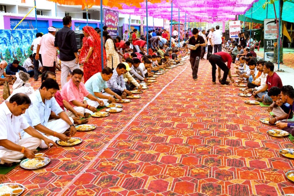 मेघनगर में श्रद्धा और भक्ति के साथ मनाया गया श्री साईं बाबा का 26वां स्थापना दिवस, 8 हजार से अधिक श्रद्धालुओं ने ग्रहण किया महाप्रसाद | New India Times