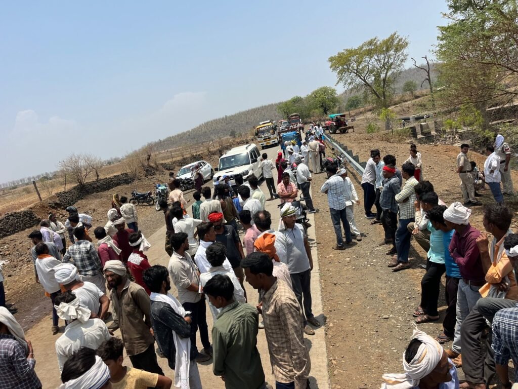 पठा जलाशय परियोजना में देरी पर किसानों का उग्र प्रदर्शन, 10 घंटे चक्काजाम के बाद प्रशासन के आश्वासन पर खत्म हुआ आंदोलन 3 पठा जलाशय परियोजना में देरी पर किसानों का उग्र प्रदर्शन, 10 घंटे चक्काजाम के बाद प्रशासन के आश्वासन पर खत्म हुआ आंदोलन | New India Times