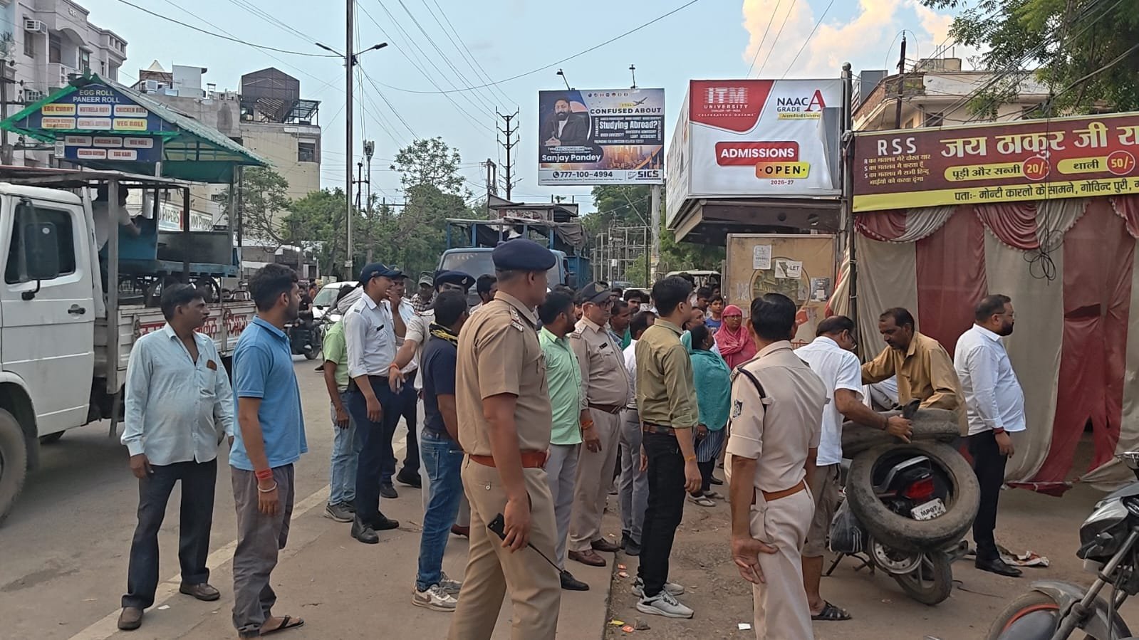 ग्वालियर में अतिक्रमण पर बड़ी कार्रवाई: यातायात पुलिस ने हटाए अवैध ठेले और गुमटियां, सड़कें हुईं सुगम | New India Times