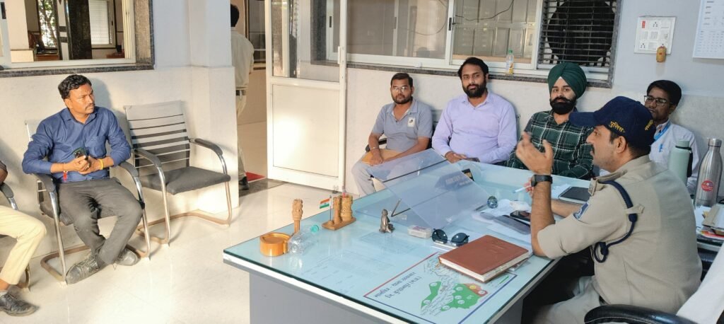 बैंकों की सुरक्षा व्यवस्था मजबूत करने के लिए पुलिस ने की बैठक, बैंक प्रबंधकों को दिए आवश्यक निर्देश | New India Times