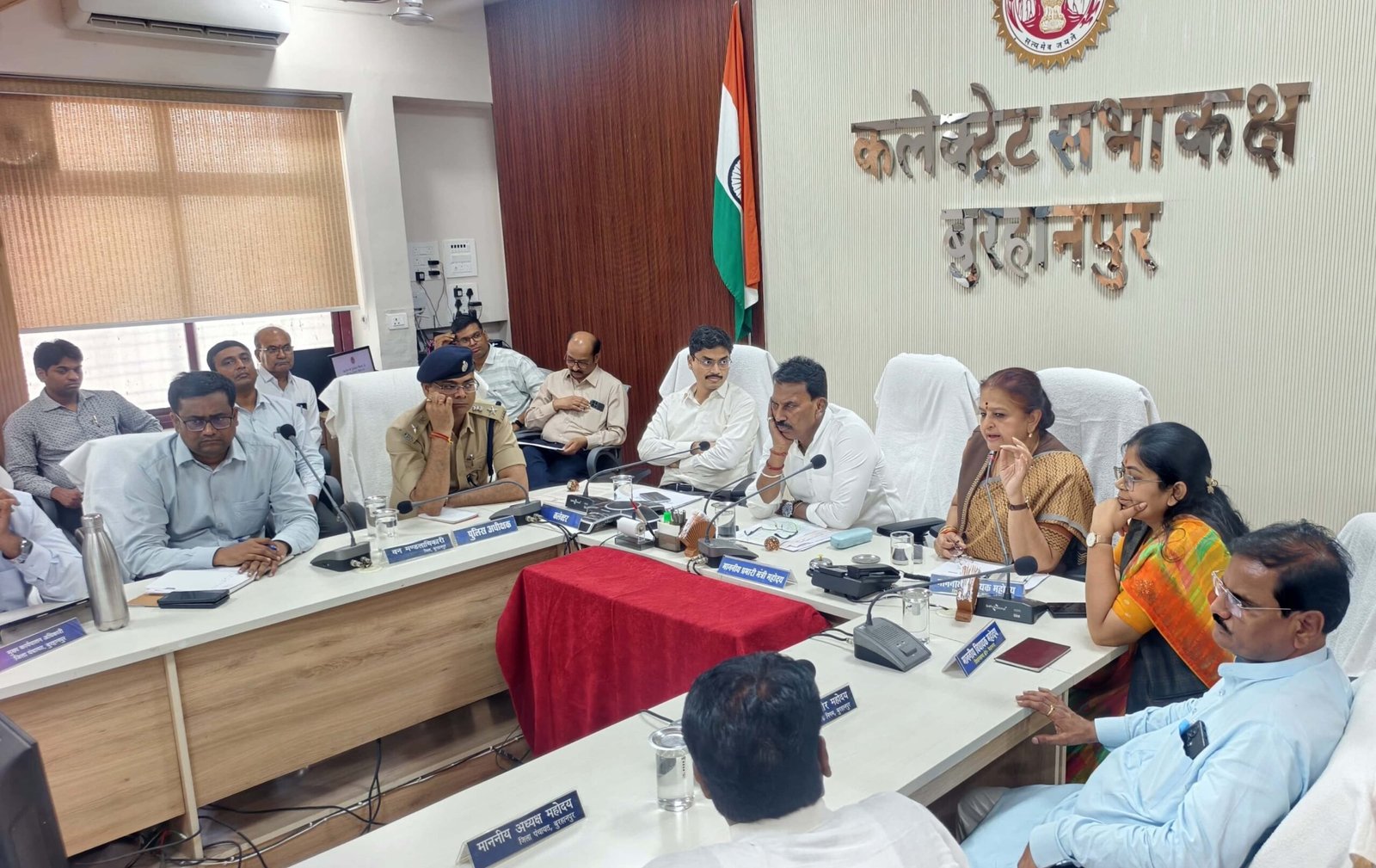 प्राकृतिक आपदा से प्रभावित किसानों के बीच पहुंचे प्रभारी मंत्री तुलसीराम सिलावट और विधायक अर्चना चिटनिस, निष्पक्ष सर्वे व शीघ्र राहत के दिए निर्देश | New India Times