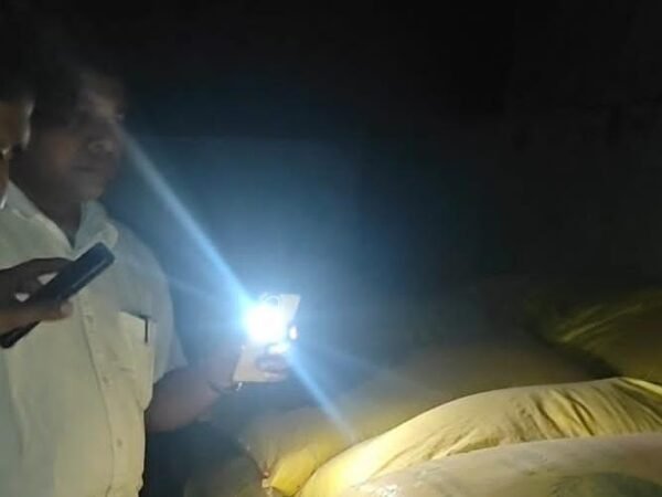 मकान में अवैध उर्वरक भंडारण का भंडाफोड़, कृषि विभाग व पुलिस की संयुक्त कार्रवाई, मामला दर्ज