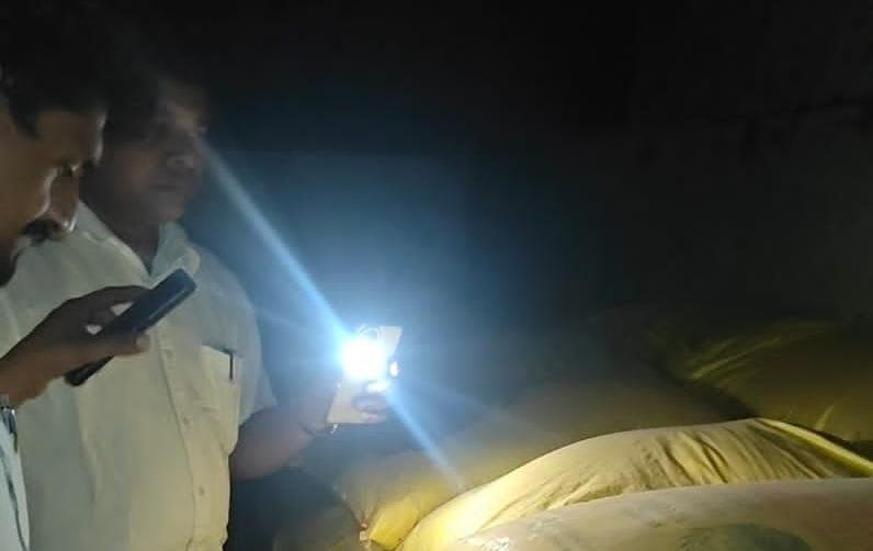 मकान में अवैध उर्वरक भंडारण का भंडाफोड़, कृषि विभाग व पुलिस की संयुक्त कार्रवाई, मामला दर्ज 1 मकान में अवैध उर्वरक भंडारण का भंडाफोड़, कृषि विभाग व पुलिस की संयुक्त कार्रवाई, मामला दर्ज | New India Times