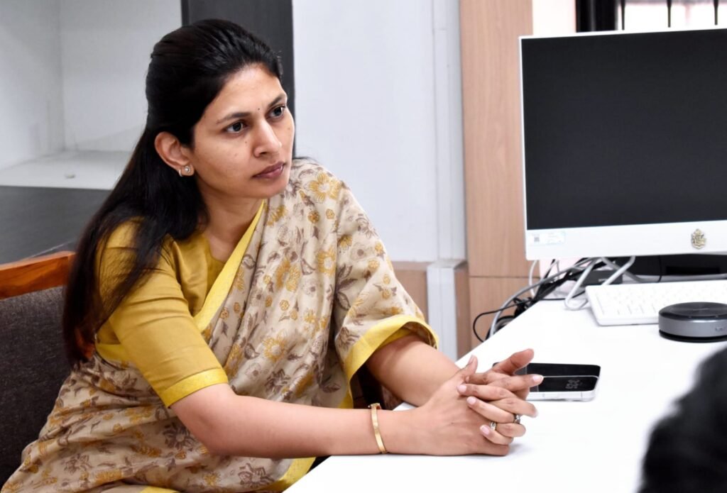 चक्रवात में बागवानी जमीदोज - हॉर्स ट्रेडिंग में लगे सारे मंत्री ? रक्षा खडसे ने संभाला मोर्चा 2 चक्रवात में बागवानी जमीदोज - हॉर्स ट्रेडिंग में लगे सारे मंत्री ? रक्षा खडसे ने संभाला मोर्चा | New India Times