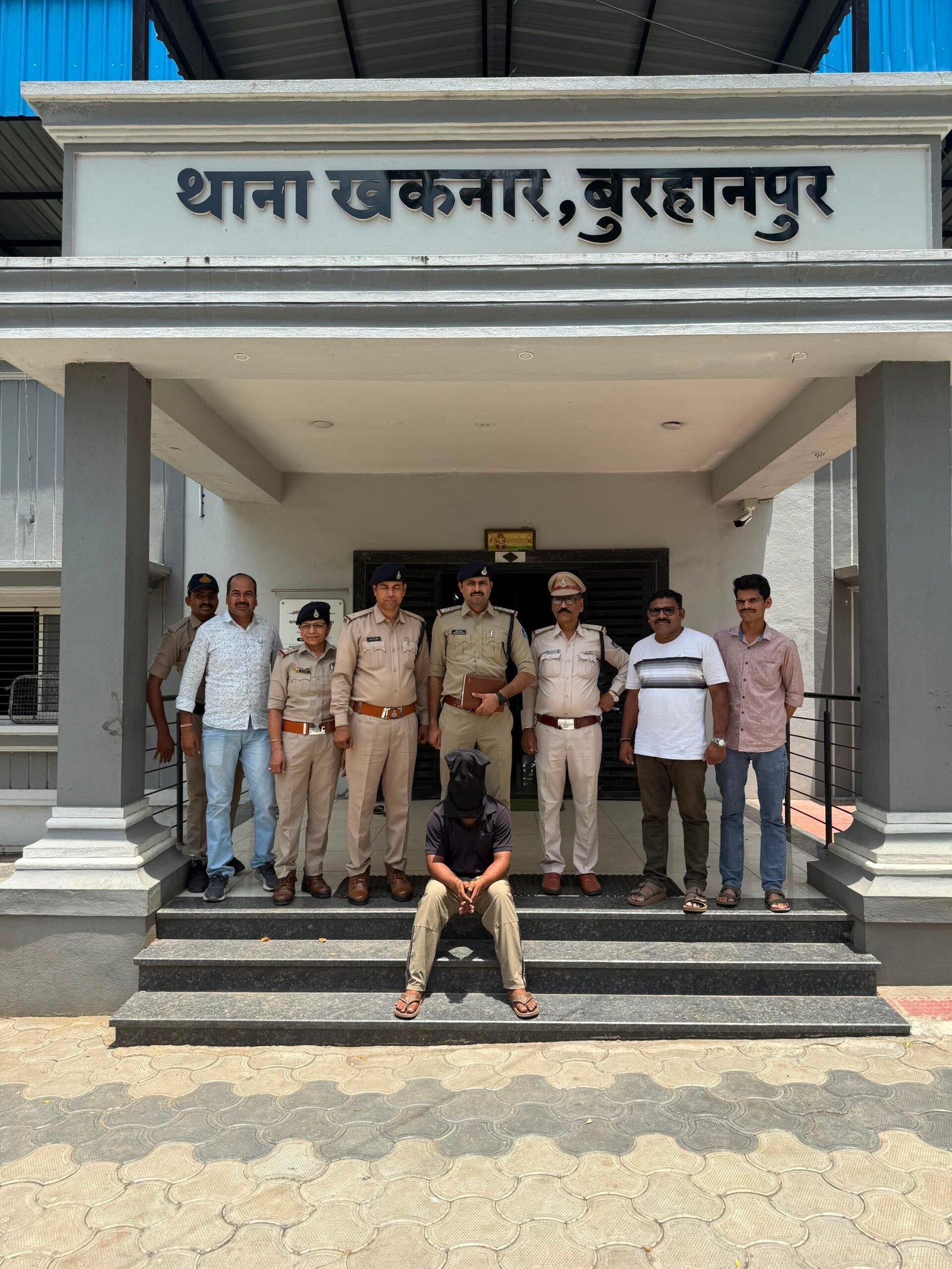 खकनार पुलिस ने 5 हजार रुपये के इनामी अवैध हथियार तस्कर को किया गिरफ्तार, अंतरराज्यीय नेटवर्क का खुलासा 1 खकनार पुलिस ने 5 हजार रुपये के इनामी अवैध हथियार तस्कर को किया गिरफ्तार, अंतरराज्यीय नेटवर्क का खुलासा | New India Times
