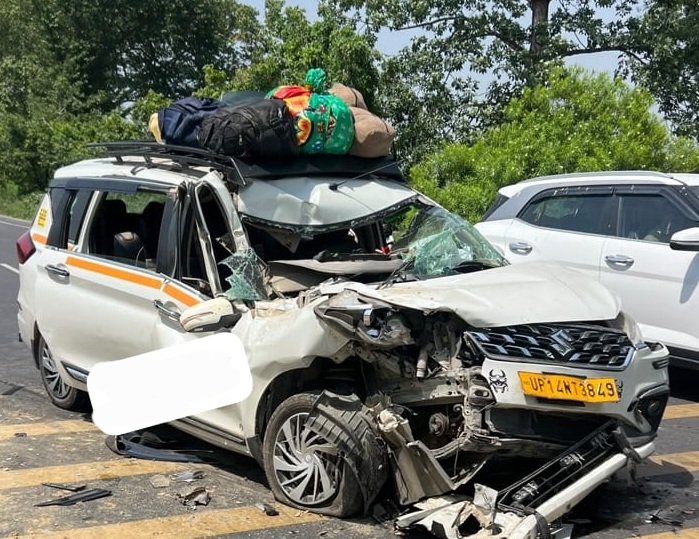 लखीमपुर-सीतापुर हाईवे पर भीषण हादसा, ट्रैक्टर-ट्रॉली और अर्टिगा कार की टक्कर में एक गंभीर घायल | New India Times