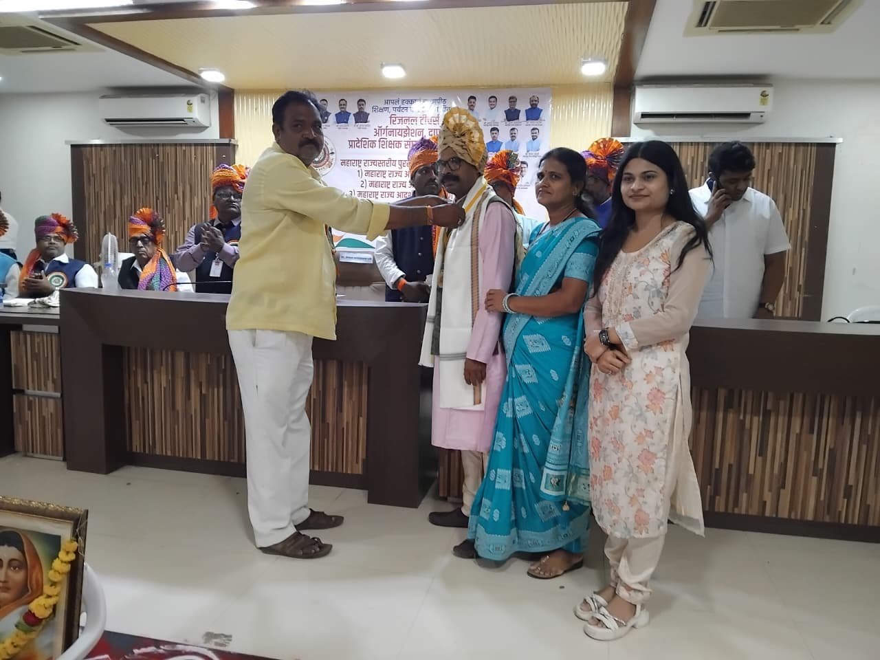 राज्यस्तरीय आदर्श शिक्षक पुरस्कार से सम्मानित नेतेजी नामदेव बुंदेले का जलगांव में भव्य अभिनंदन 1 राज्यस्तरीय आदर्श शिक्षक पुरस्कार से सम्मानित नेतेजी नामदेव बुंदेले का जलगांव में भव्य अभिनंदन | New India Times