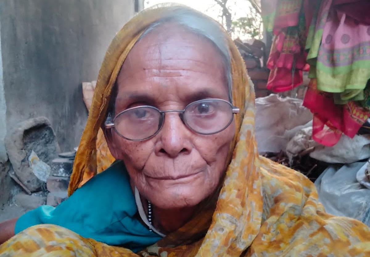 तीन महीने से अटकी वृद्धावस्था पेंशन, 84 वर्षीय बुजुर्ग कबाड़ बीनने को मजबूर 1 तीन महीने से अटकी वृद्धावस्था पेंशन, 84 वर्षीय बुजुर्ग कबाड़ बीनने को मजबूर | New India Times