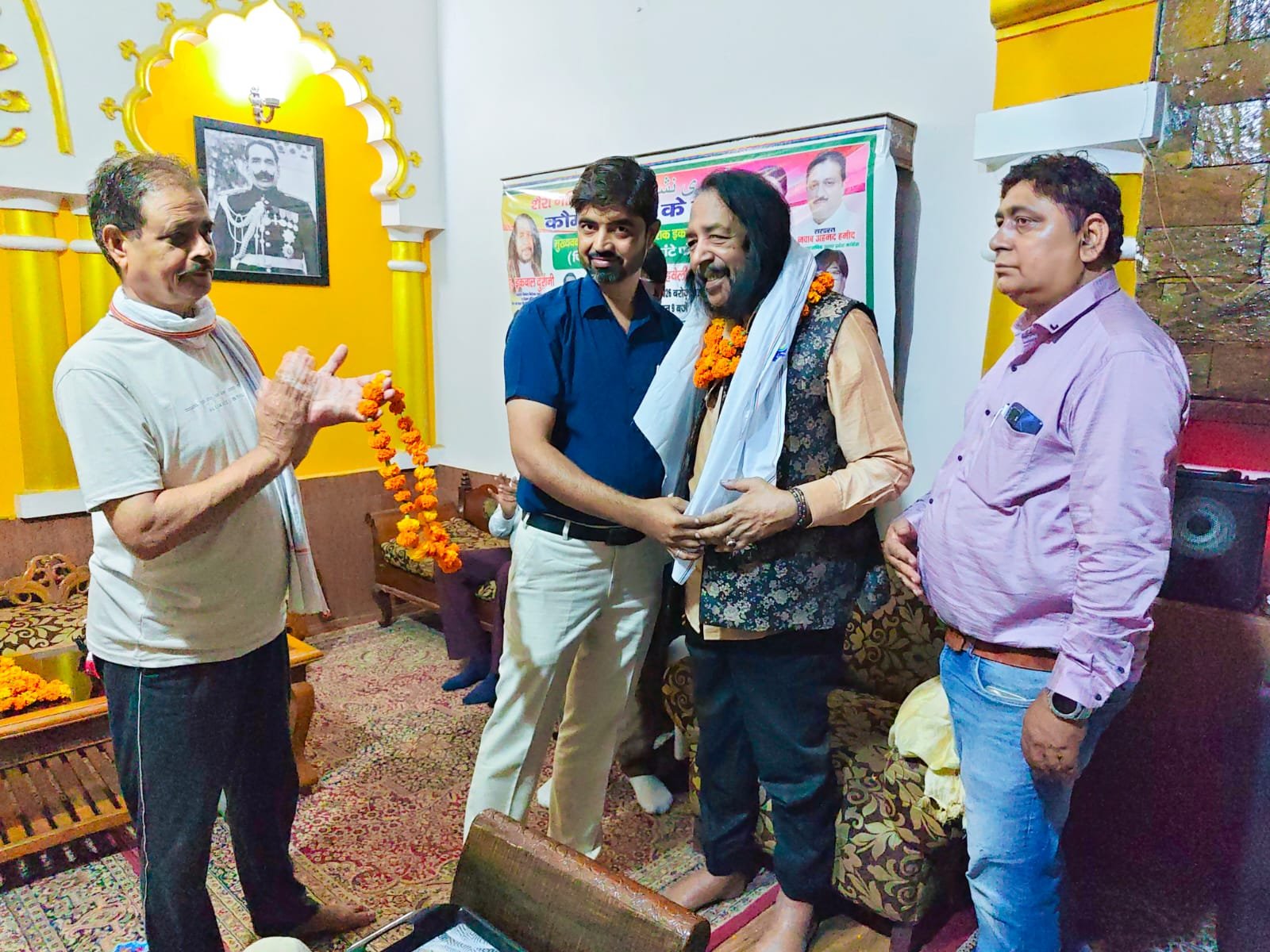 कौमी एकता के संदेश के साथ नवाबों की हवेली में सजी शानदार मुशायरे की महफिल 1 कौमी एकता के संदेश के साथ नवाबों की हवेली में सजी शानदार मुशायरे की महफिल | New India Times