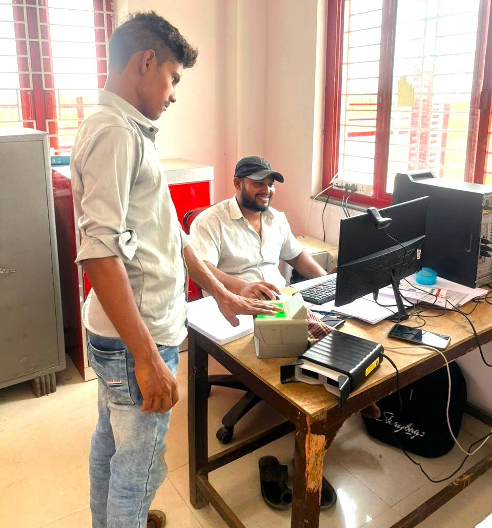 इटवा डाकघर में आधार केंद्र सेवा हुई बहाल, नया आधार नामांकन मुफ्त | New India Times