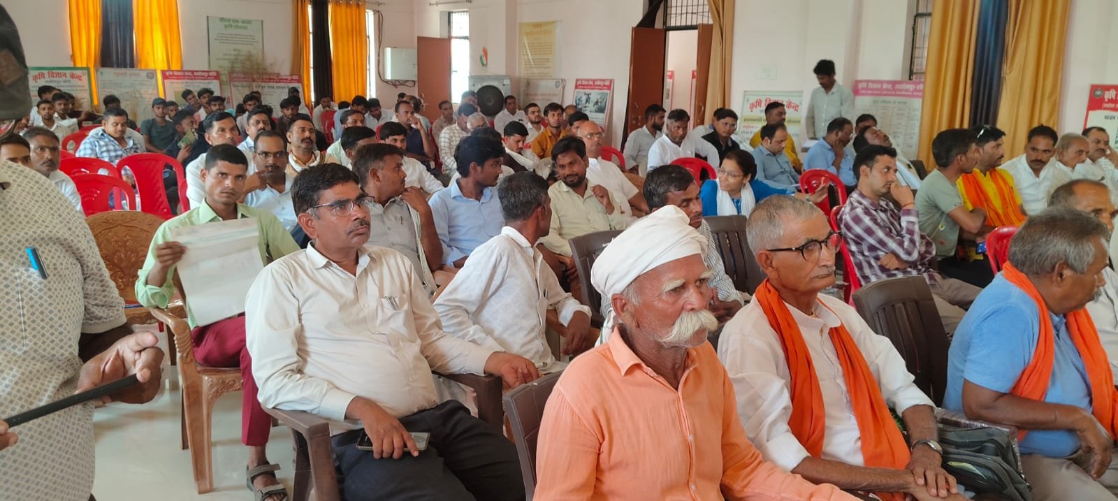 गोला के जमुनाबाद में प्राकृतिक खेती पर कृषक गोष्ठी आयोजित, 300 किसानों ने लिया भाग | New India Times