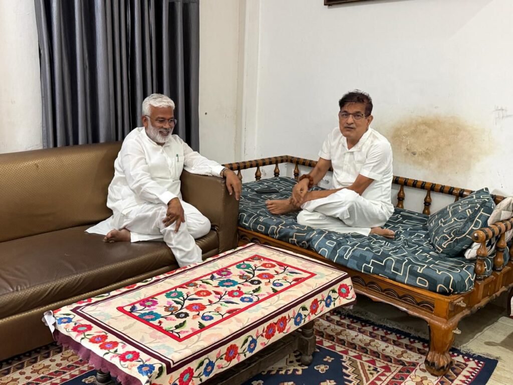 तपोवन आश्रम में जलशक्ति मंत्री स्वतंत्र देव सिंह का आगमन, संगठन सशक्तीकरण और आगामी चुनावों पर हुई महत्वपूर्ण चर्चा 3 तपोवन आश्रम में जलशक्ति मंत्री स्वतंत्र देव सिंह का आगमन, संगठन सशक्तीकरण और आगामी चुनावों पर हुई महत्वपूर्ण चर्चा | New India Times
