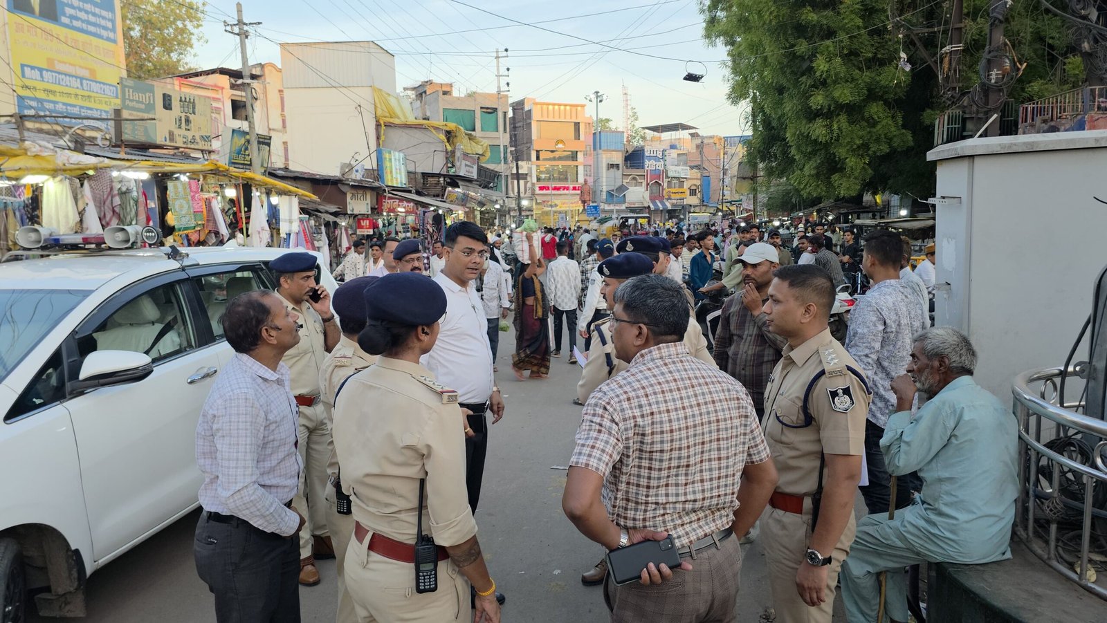 मोहर्रम को लेकर पुलिस अलर्ट: एसपी आशुतोष बागरी ने ताज़िया मार्गों व विसर्जन घाटों का किया निरीक्षण, दिए आवश्यक दिशा-निर्देश 1 मोहर्रम को लेकर पुलिस अलर्ट: एसपी आशुतोष बागरी ने ताज़िया मार्गों व विसर्जन घाटों का किया निरीक्षण, दिए आवश्यक दिशा-निर्देश | New India Times