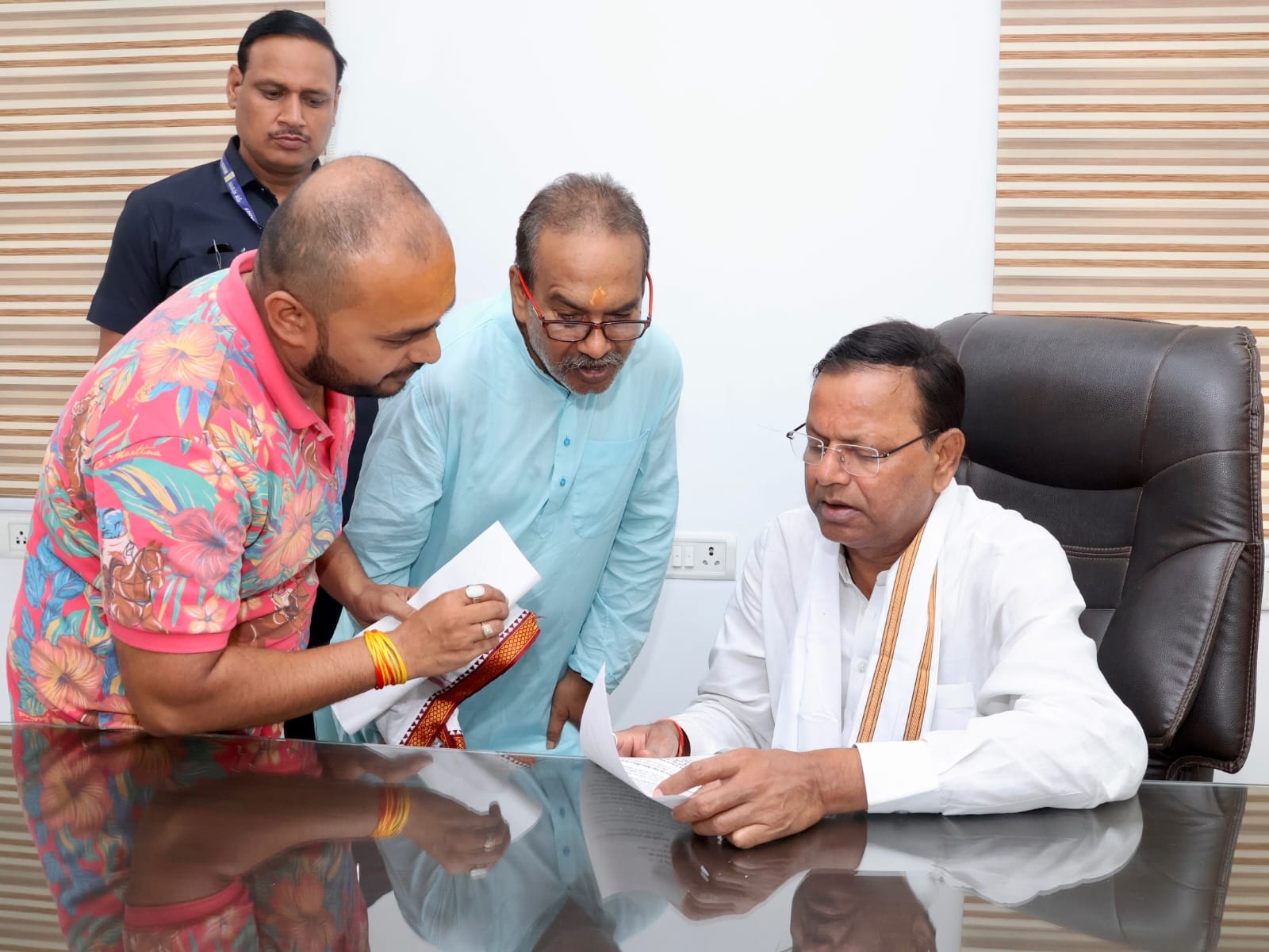 पुरानी पेंशन बहाली, 8वें वेतन आयोग व डीए एरियर समेत प्रमुख मांगों को लेकर केंद्रीय वित्त राज्य मंत्री से मिले परिषद अध्यक्ष 1 पुरानी पेंशन बहाली, 8वें वेतन आयोग व डीए एरियर समेत प्रमुख मांगों को लेकर केंद्रीय वित्त राज्य मंत्री से मिले परिषद अध्यक्ष | New India Times