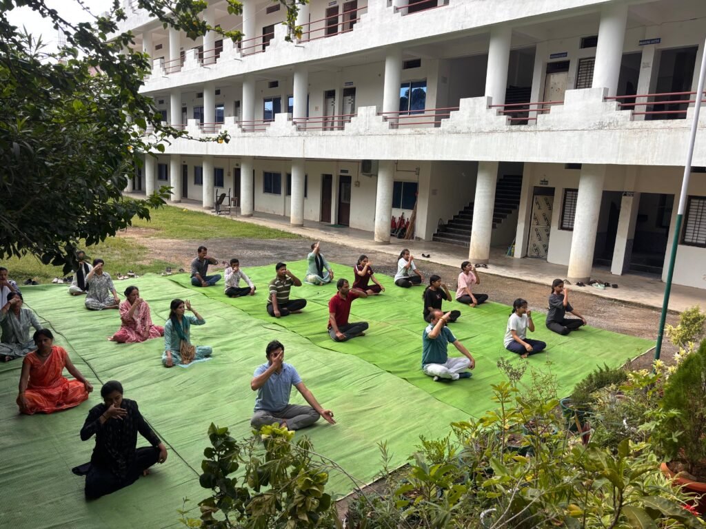 सूर्य नमस्कार, प्राणायाम और ध्यान के साथ मनाया गया योग दिवस, बीकेपी कॉलेज में स्वस्थ जीवन का दिया संदेश 2 सूर्य नमस्कार, प्राणायाम और ध्यान के साथ मनाया गया योग दिवस, बीकेपी कॉलेज में स्वस्थ जीवन का दिया संदेश | New India Times