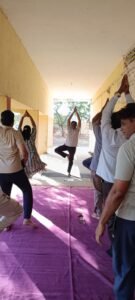 उत्साह और उमंग के साथ मनाया गया अंतरराष्ट्रीय योग दिवस, ऑर्डिनेंस फैक्ट्री हाईस्कूल बना योगमय