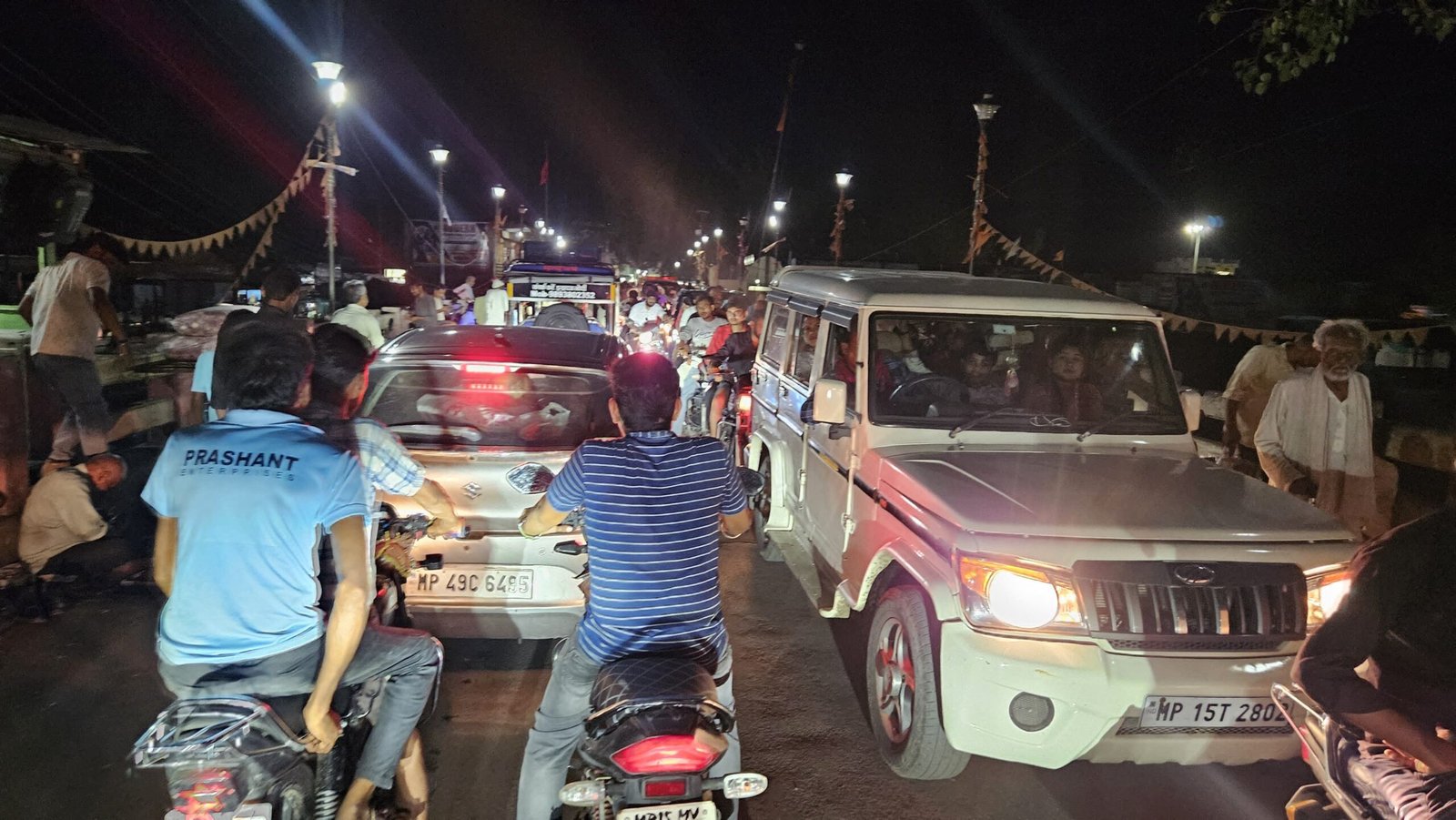 देवरी में जाम से राहत दिलाने में जुटी पुलिस, उप निरीक्षक समरथ सीनम की पहल सराहनीय 1 देवरी में जाम से राहत दिलाने में जुटी पुलिस, उप निरीक्षक समरथ सीनम की पहल सराहनीय | New India Times