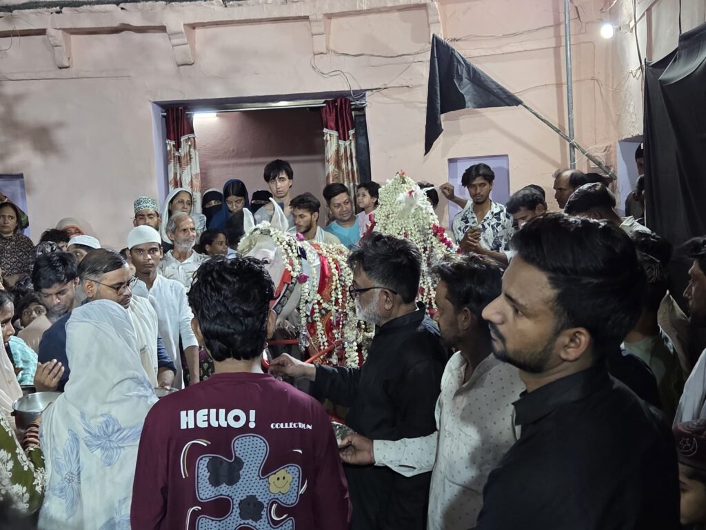 7 मुहर्रम पर चुनार में अकीदत के साथ निकला हज़रत इमाम हुसैन (अ.स.) की याद में पारंपरिक जुलूस 2 7 मुहर्रम पर चुनार में अकीदत के साथ निकला हज़रत इमाम हुसैन (अ.स.) की याद में पारंपरिक जुलूस | New India Times