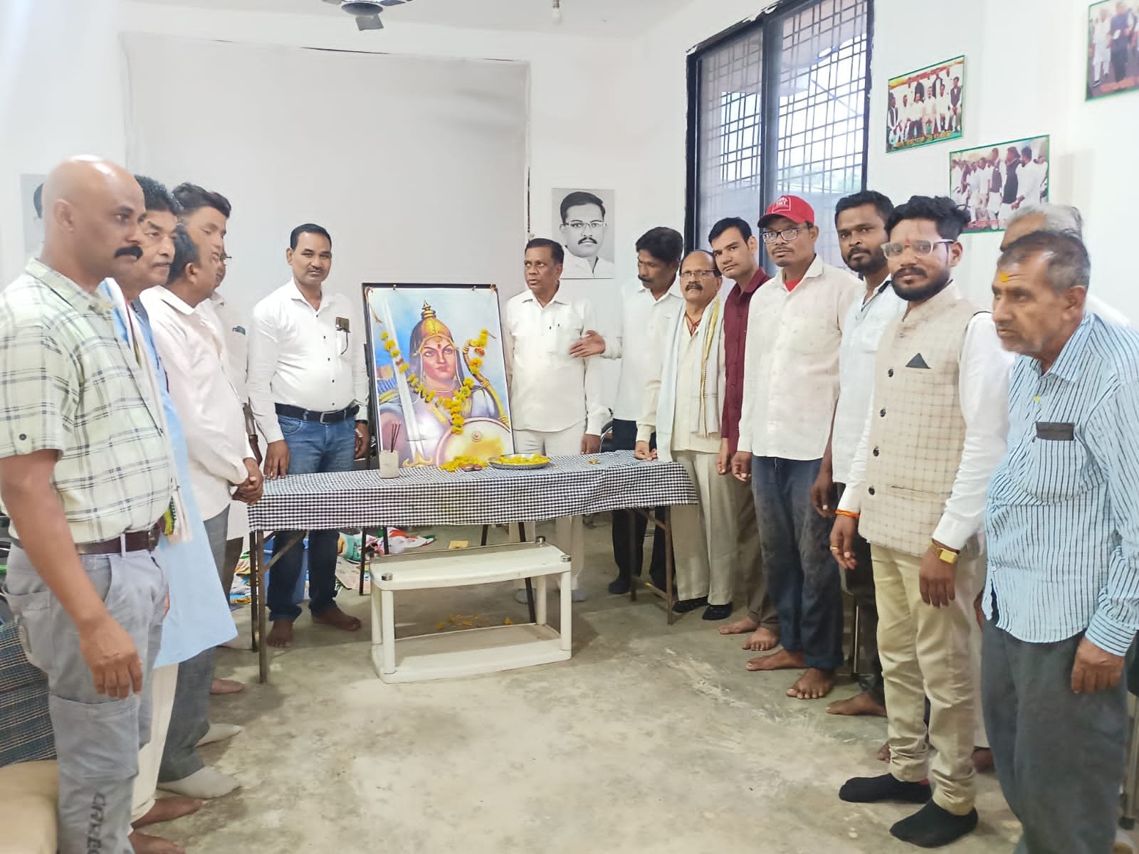 ब्लॉक कांग्रेस ने वीरांगना रानी दुर्गावती की पुण्यतिथि पर अर्पित की श्रद्धांजलि | New India Times