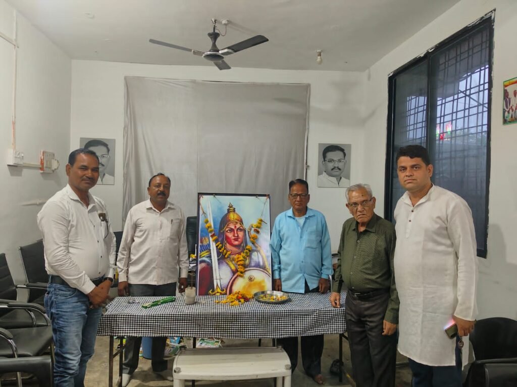 ब्लॉक कांग्रेस ने वीरांगना रानी दुर्गावती की पुण्यतिथि पर अर्पित की श्रद्धांजलि | New India Times