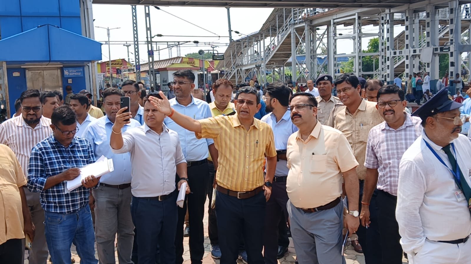 श्रावणी मेला: सुल्तानगंज स्टेशन पर राजधानी छोड़ सभी एक्सप्रेस ट्रेनों का होगा ठहराव, सुविधाओं का जायज़ा लेने पहुंचे डीआरएम | New India Times